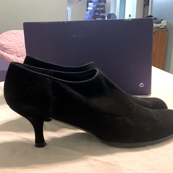 Stuart Weitzman Softshell Black Suede - Picture 3 of 4